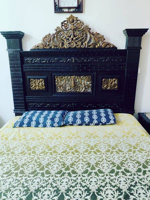 King Bed with two side tables and dressing table with mirror 3