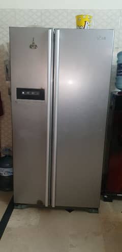 LG Refrigerator in Excellent condition