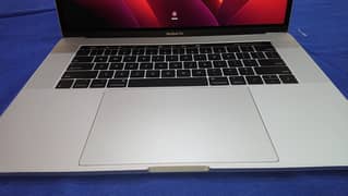 Apple MacBook Pro 2017 || 15.4 inch || Core i7 3.1GHz | 16 GB | 500 GB