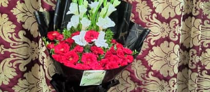 Red Roses & White