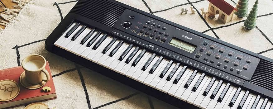 Yamaha e273 / Grand Piano/ piano/ pool table/ keyboard 1
