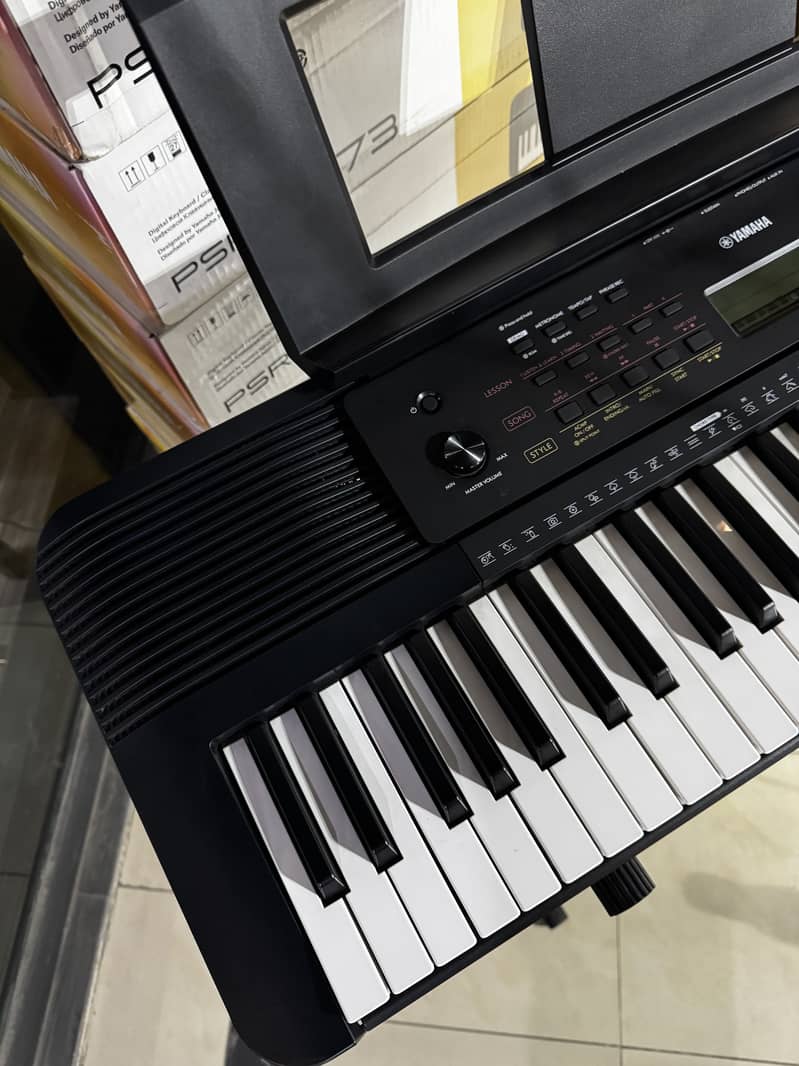 Yamaha e273 / Grand Piano/ piano/ pool table/ keyboard 2