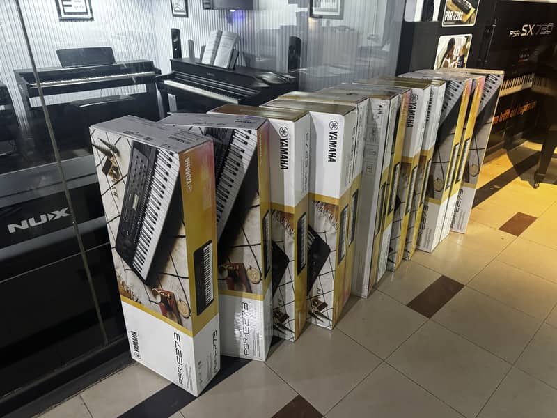 Yamaha e273 / Grand Piano/ piano/ pool table/ keyboard 6
