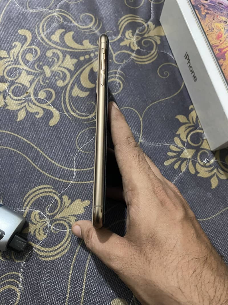 iPhone XS Max ( condition 10/10 ) Dual 15