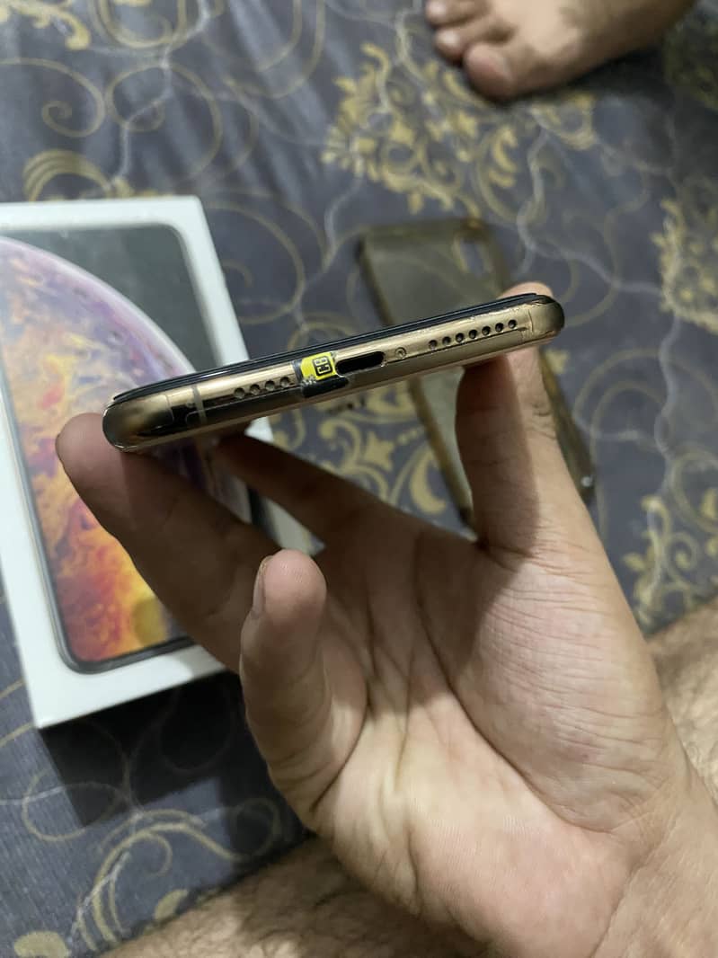 iPhone XS Max ( condition 10/10 ) Dual 19