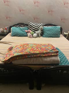 2 single bed for sale with side table