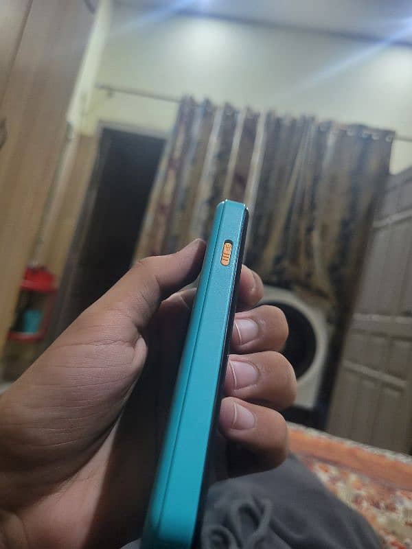 New Calme Cloud Touch Mobile, 10/10 With Box. . . 2 Weeks Used Only 2