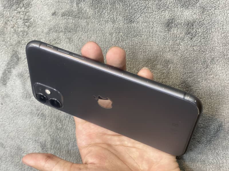 Iphone 11 64gb 10/10 condition read add 0