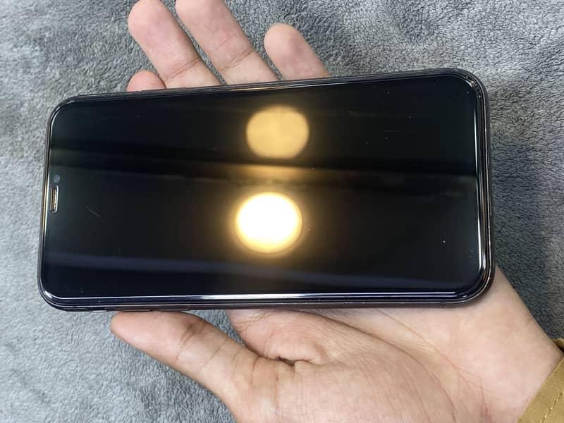 Iphone 11 64gb 10/10 condition read add 2