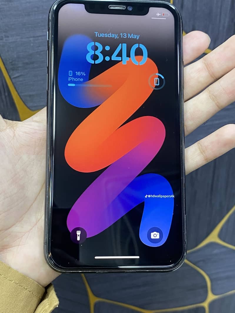 Iphone 11 64gb 10/10 condition read add 4