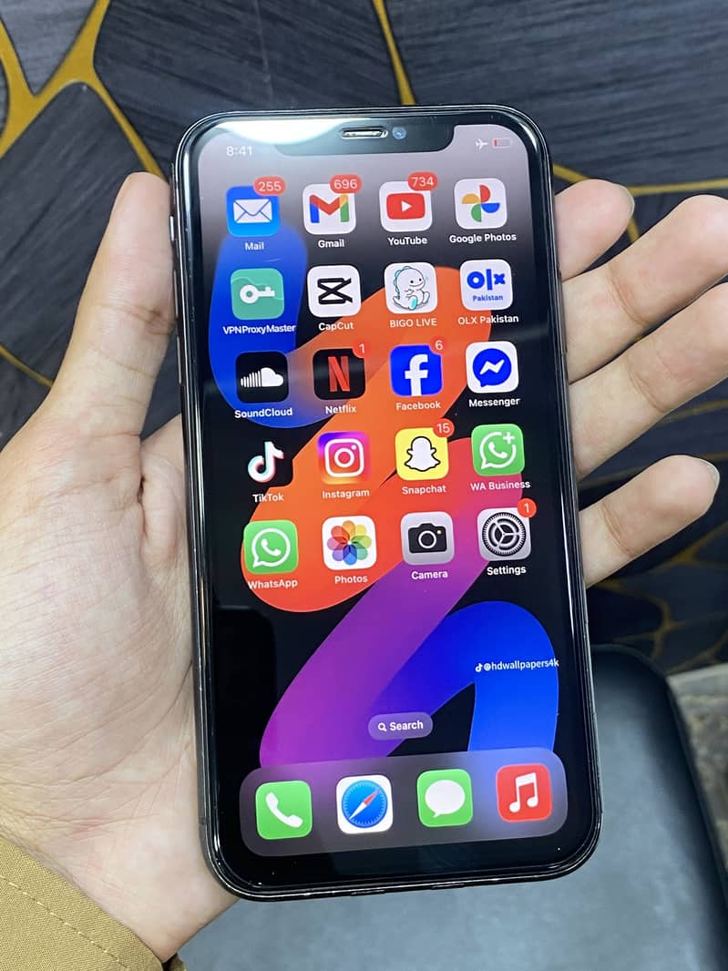Iphone 11 64gb 10/10 condition read add 6