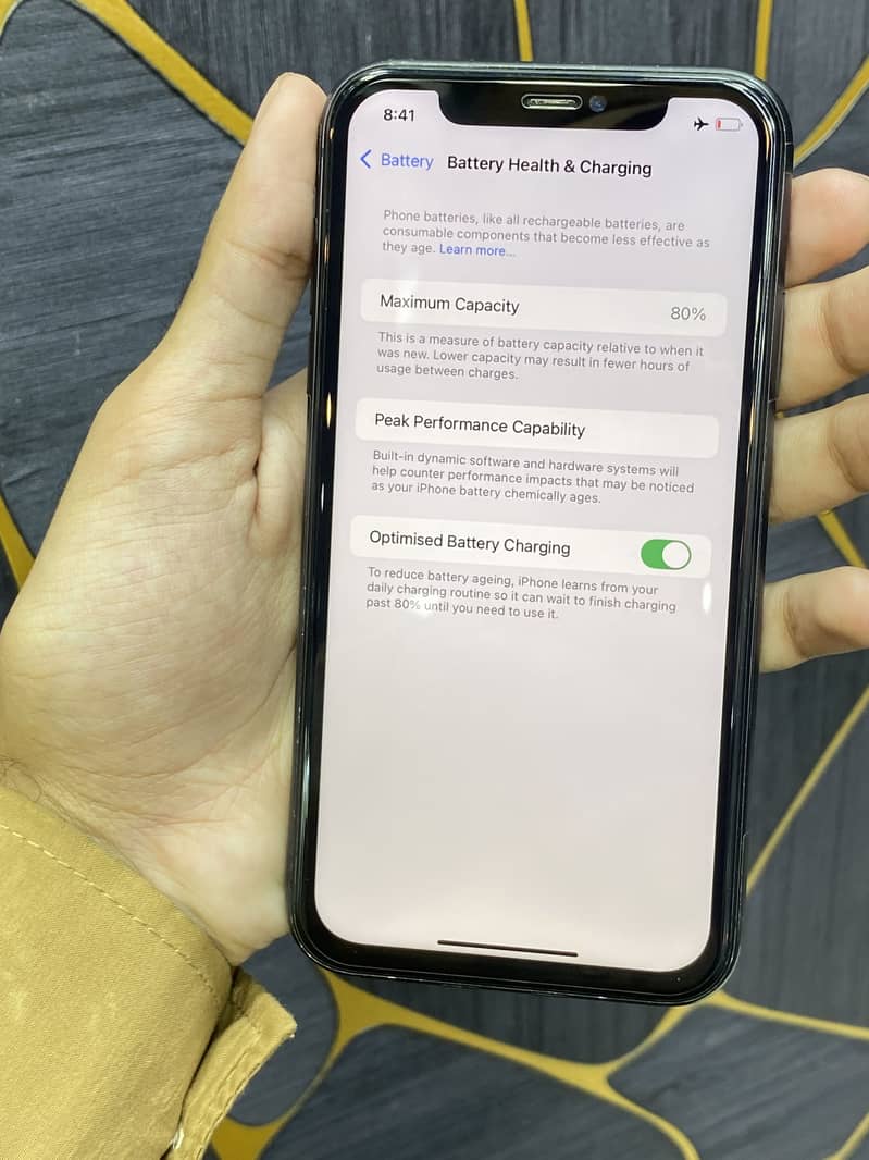 Iphone 11 64gb 10/10 condition read add 7