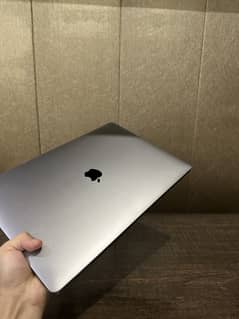 MacBook Pro 2018 15” Laptop | 16 - 256 GB |
