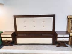 King size bed with 2 side table and a dressing table.