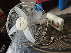 Royal Bracket Fan 18" off white