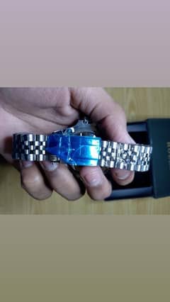 Premium quality watches available in low prices