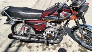 I am selling my Honda 125 15model Pindi number mry nam ha bike