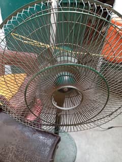 Pedestal AC Fane