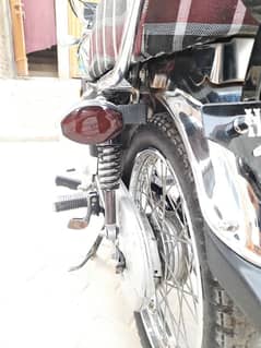 i m selling my Honda125 like a new condition sill engine (rs:2lac)