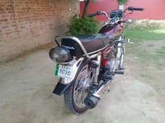Honda 125 Red color