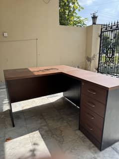 Office table with side table
