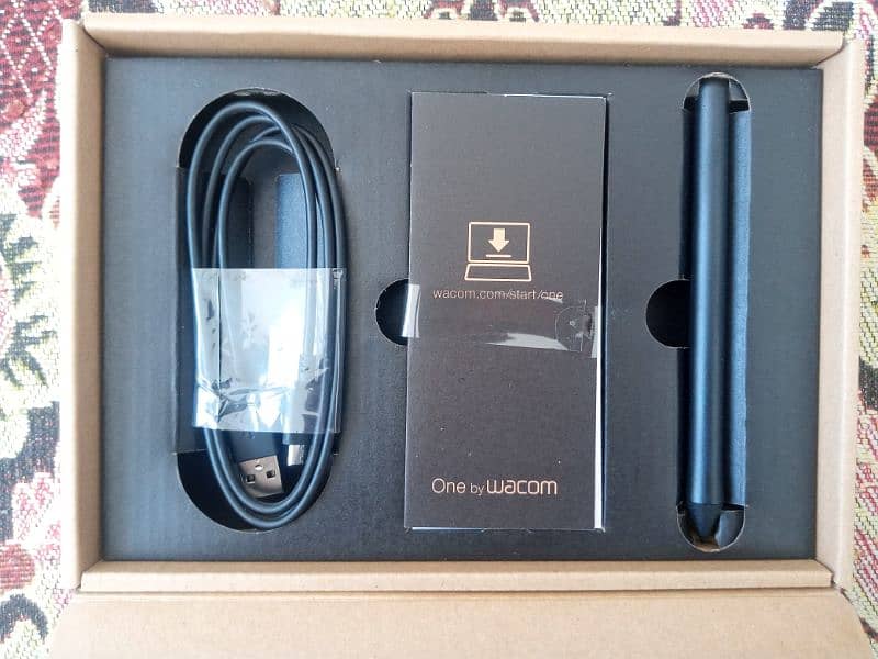 One by Wacom CTL-472 (Open Box) | Small Graphics Tablet for Beginners 5