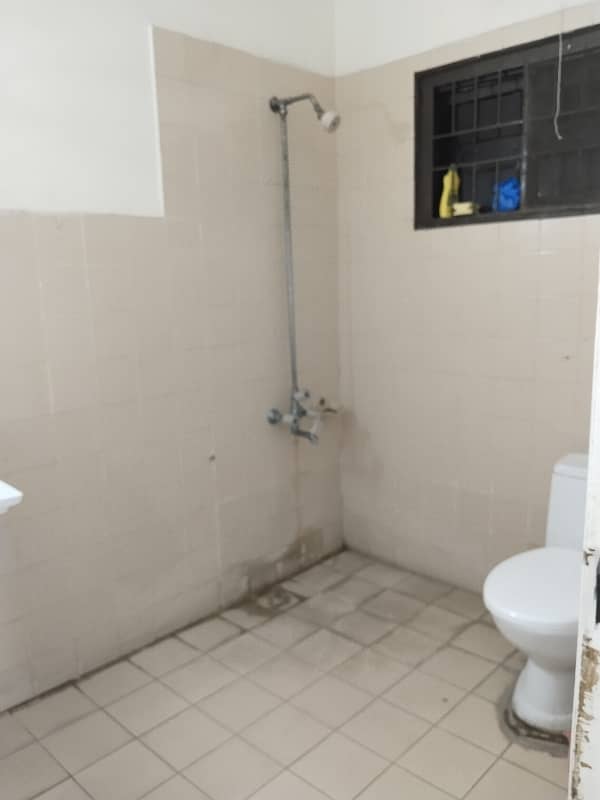 FLATE FOR RENT MODEL TOWN 8
