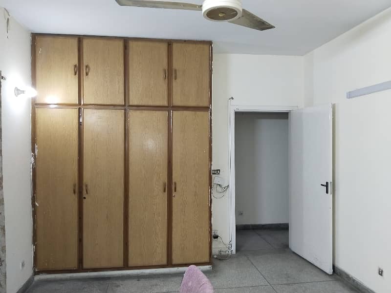 FLATE FOR RENT MODEL TOWN 9
