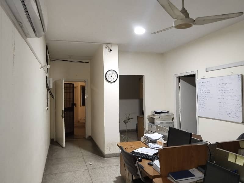 FLATE FOR RENT MODEL TOWN 11