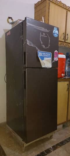 dawlance mediam size fridge