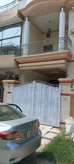 5 Marla double storey house in Johar Town P Block vacant immediatly