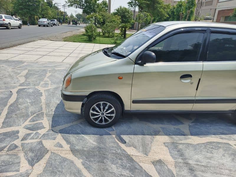 2005 Santro Executive with power steering/power windows.  0325-1195757 6