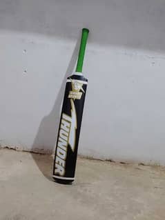 Thunder Bat hai bilkul brand new 10/10 condition main hai.