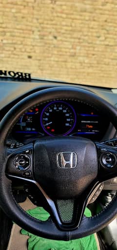Honda vezel hybrid mdl 2015,,,17