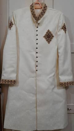 sherwani aur khussa