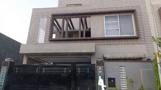 10 Marla Luxury Furnished House Available For Rent in Bahria Town Lahore