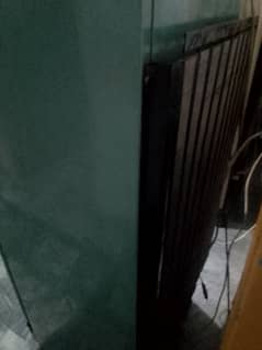 larg size frig hia 10/10 condition Ghar main use hia