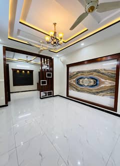8 Marlas New Luxurious Upper Portion With Servant Quarter G-13