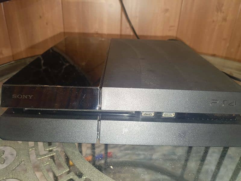 PS4 500GB With 1 Game in 10/10 condition 2