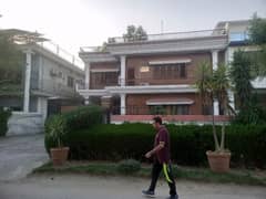 I-8 Beautiful Upper Poration With Sapparte Gate For Rent.