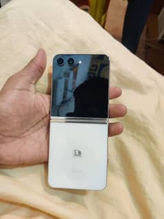 samsung ZFlip 5 Display Dot