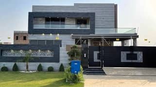 1 Kanal Adorable Bungalow On Top Location For Rent in DHA Phase 3 Lahore