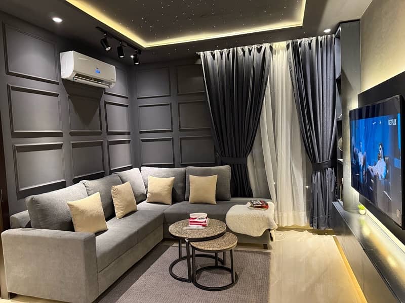 1 bed fully furnished Gulberg Zameen aurum 5