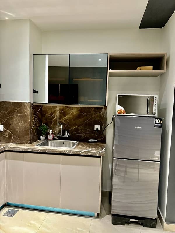 1 bed fully furnished Gulberg Zameen aurum 8