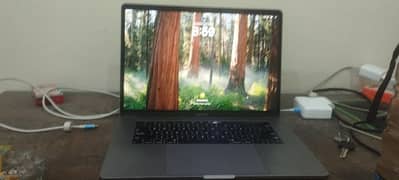 Mac Book Pro 2019 32 gb ram 4gb graphic card