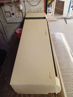 ac1 ton kenvod  1.5ton LG or Dawlance sezan warnty