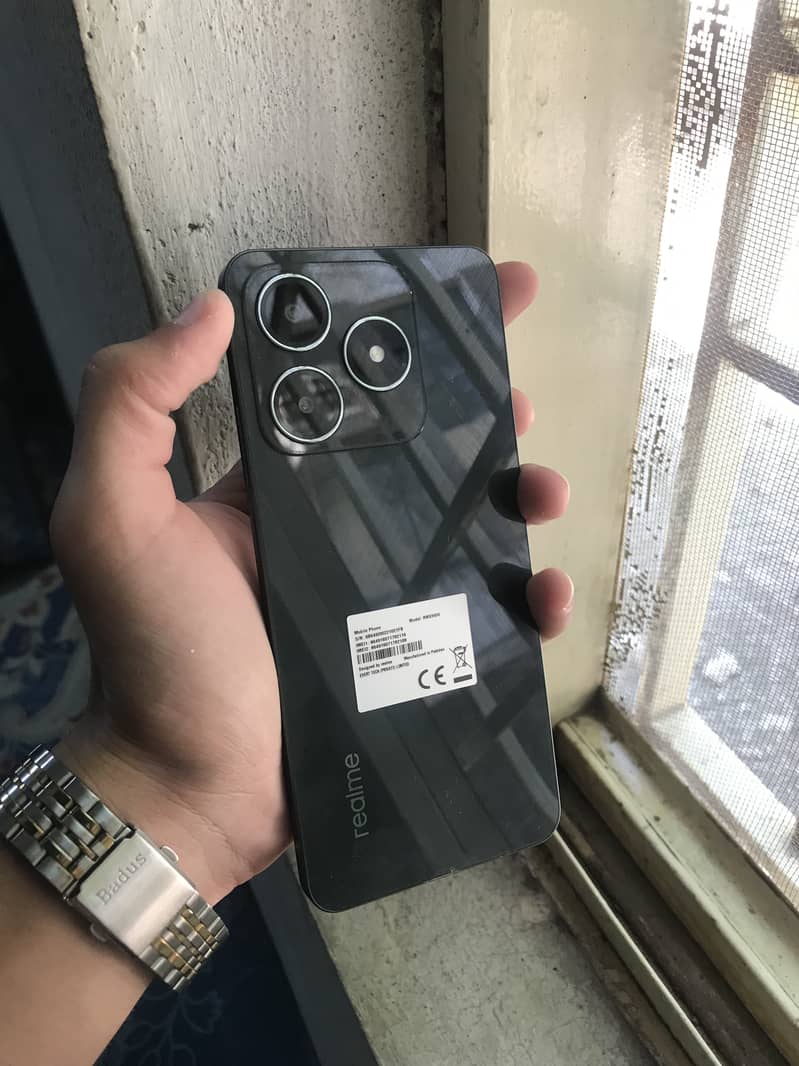 Best no issue in phone 10/10 condition all the things are working 0