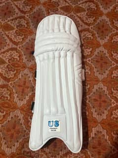 SEMI NEW CRICKET PADS RIGHT HAND BATSMAN