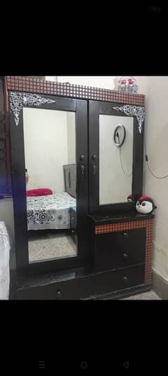 darasing table for sale used ha condision 10/10 ha