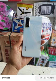 Vivvo y 20 4/64 Box with charger 10/9 condition